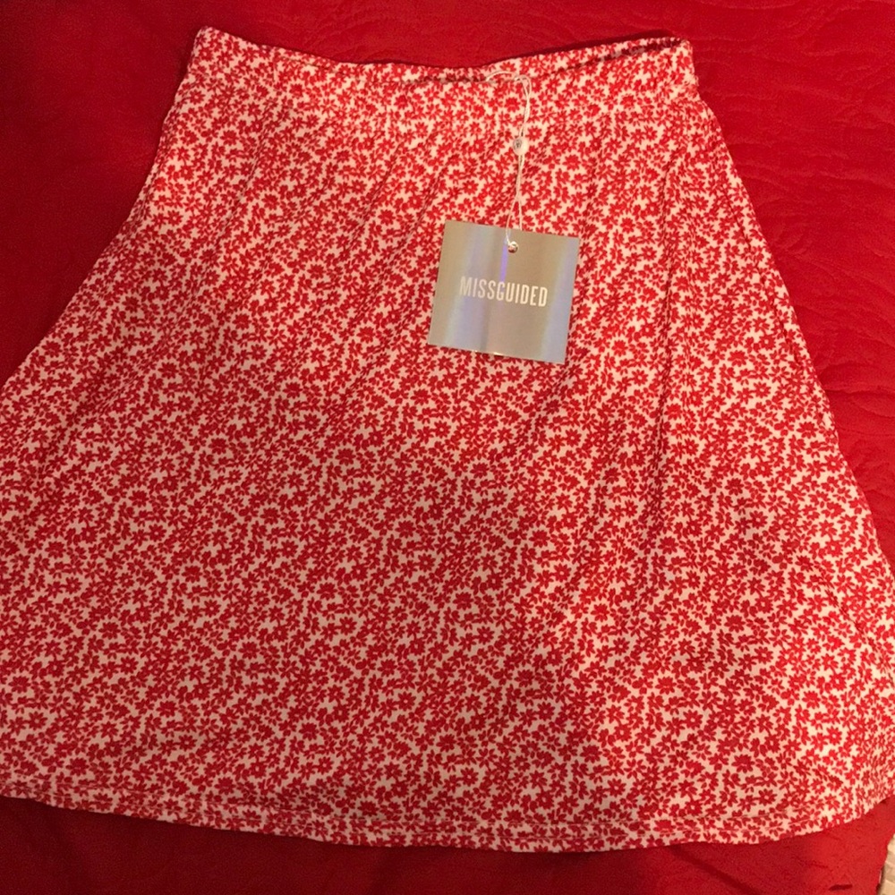 Red Floral Set - Picture 2 of 3